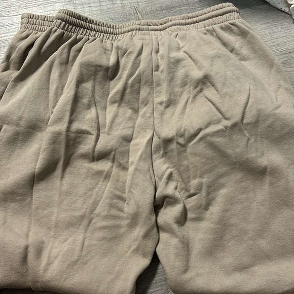 H&M SWEATPANTS. - Picture 3 of 4